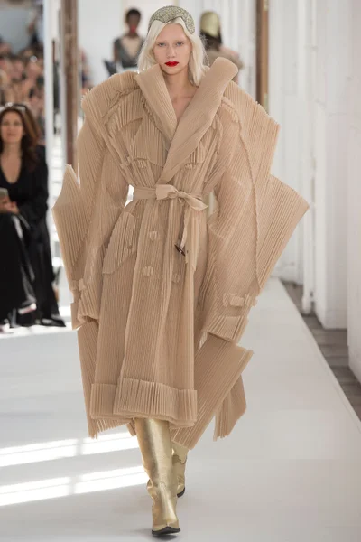 Look 12